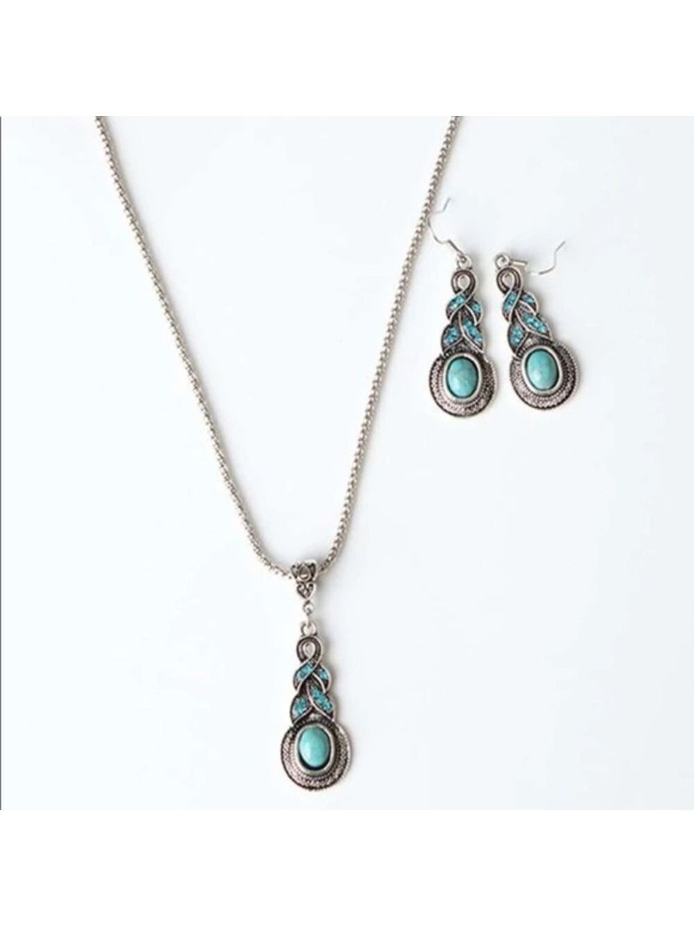 Boutique vintage look necklace earring set